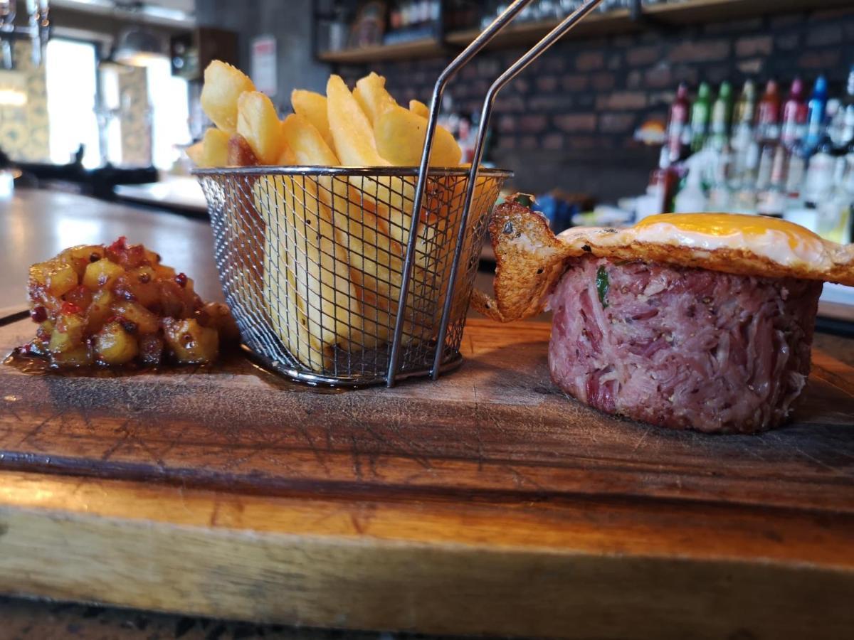 Cardiff Arms Bistro & Hotel Treorky エクステリア 写真
