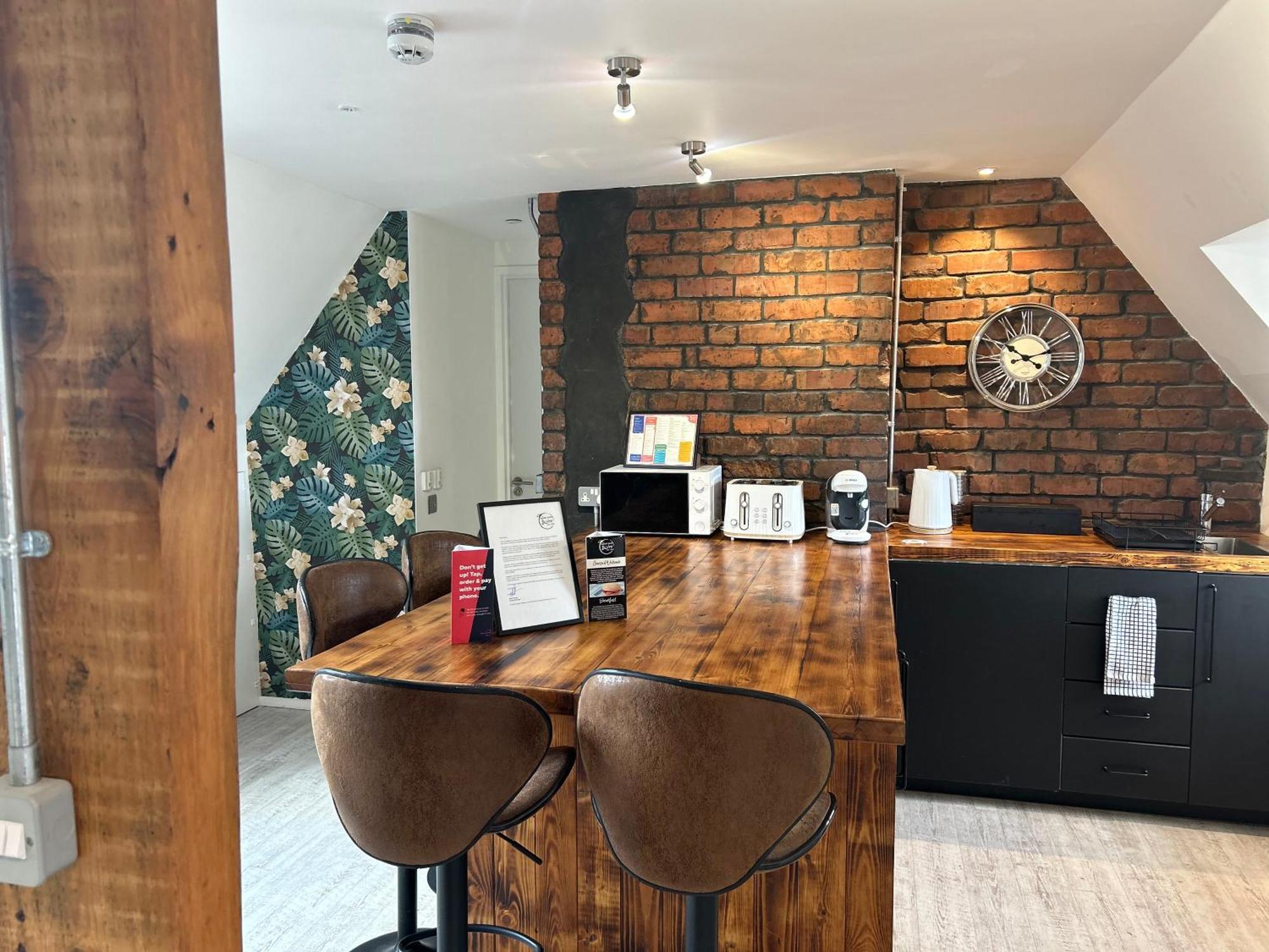 Cardiff Arms Bistro & Hotel Treorky エクステリア 写真